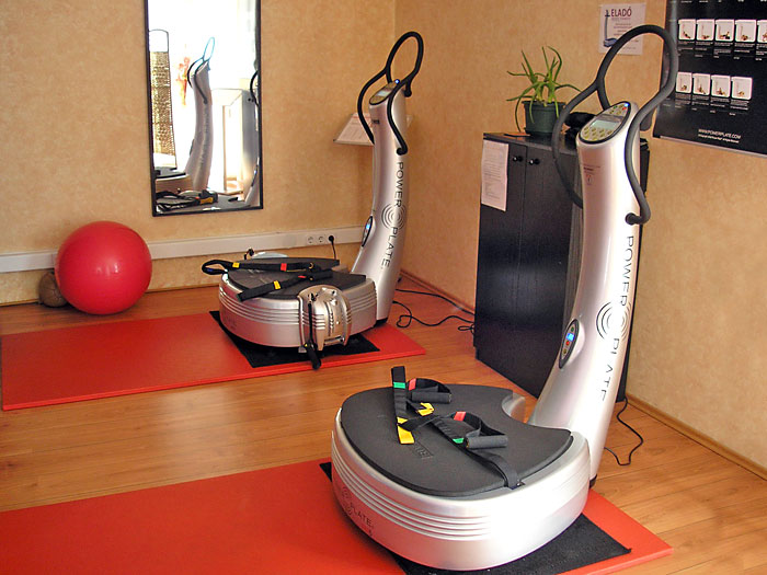 Kizárólag a kiváló referenciákkal rendelkező legmodernebb gépeket használjuk és tapasztalt orvos tanácsadásával, irányításával dolgozunk. - www.fonixszalon.hu